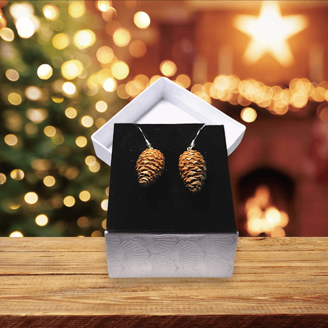 BOUCLES D&#039;OREILLES - POMMES DE PIN 